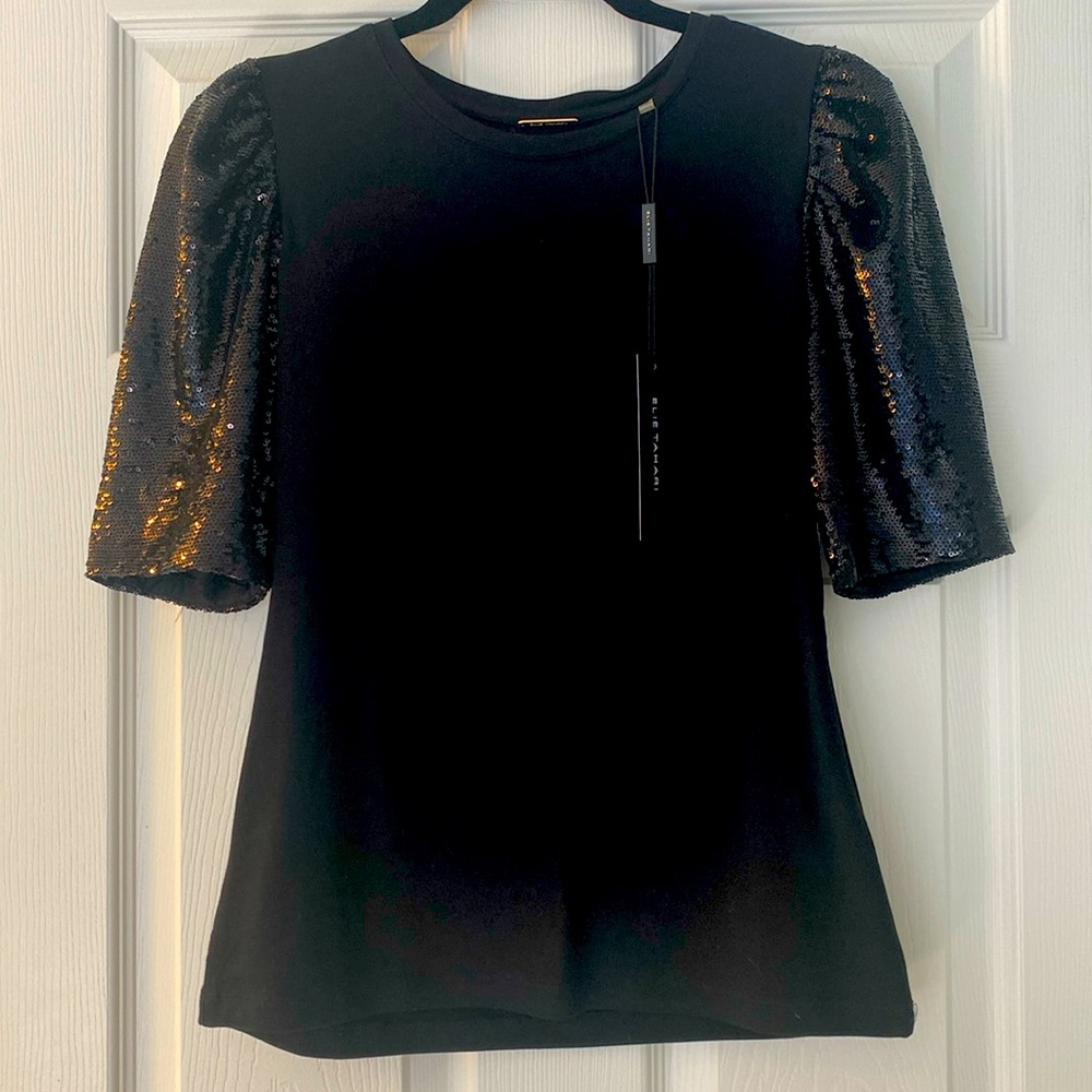 Elie Tahari t-shirt with sequin sleeves, new w tags. Black size XS
